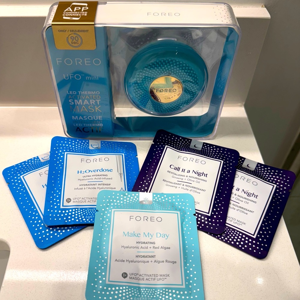 NWT Foreo UFO Mini (Blue) with Five Masks